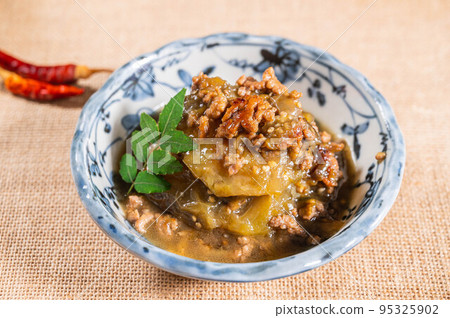 boiled round eggplant 95325902