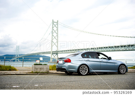 [Hyogo Prefecture] Akashi Kaikyo Bridge and car 95326169