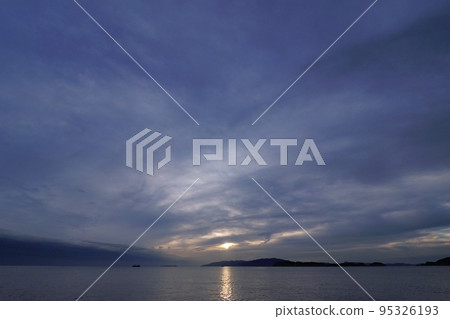 Autumn coastal evening view covered with cirrus clouds, super wide angle, mainly sky, 221006pm 95326193