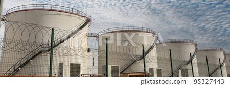 Liquefied natural gas or oil industry. Tanks Lpg for storage and storage of petroleum products Liquefied natural gas or oil industry. Tanks Lpg for storage and storage of petroleum products 95327443