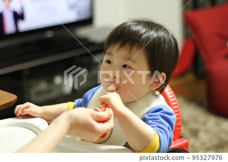 兒子吃米飯 兒子吃米飯 95327976