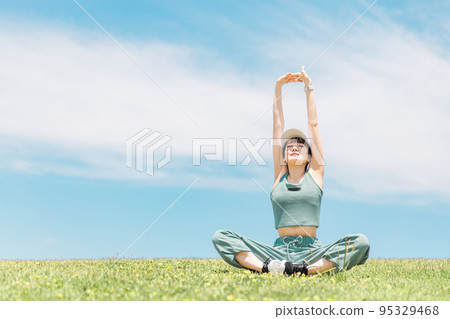Asian woman in sportswear taking a deep breath and refreshing in the park Asian woman in sportswear taking a deep breath and refreshing in the park 95329468