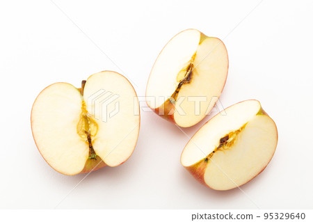 Cut apple white background 95329640