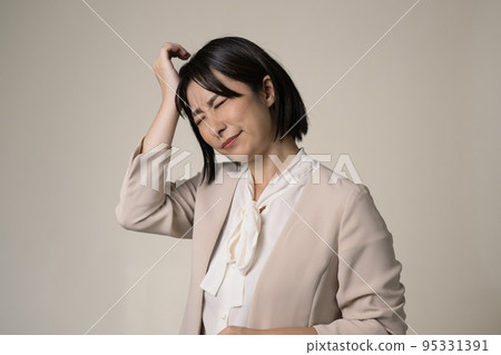 擔心，頭疼的女商人 95331391