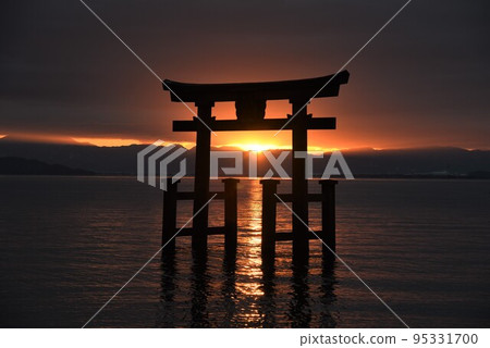 Shirahige Shrine Sunrise from Otorii floating on Lake Biwa Shirahige Shrine Sunrise from Otorii floating on Lake Biwa 95331700