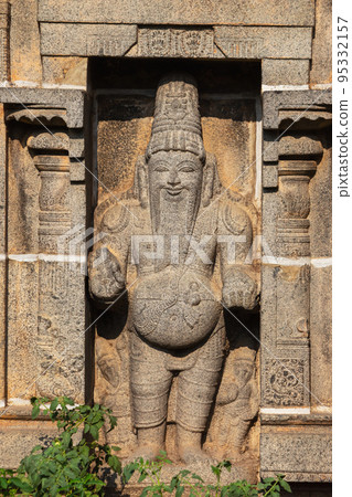 Sculpture of Kulottunga I at Nataraja Temple, Chidambaram, Tamil Nadu, India Kulothunga, was an 11th-century Chola Emperor who reigned for fifty-two years Sculpture of Kulottunga I at Nataraja Temple, Chidambaram, Tamil Nadu, India Kulothunga, was an 11th-century Chola Emperor who reigned for fifty-two years 95332157