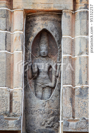 Carved Idol of Lord Vishnu on Gopuram of Nataraja Temple, Chidambaram, Tamilnadu, India Carved Idol of Lord Vishnu on Gopuram of Nataraja Temple, Chidambaram, Tamilnadu, India 95332257