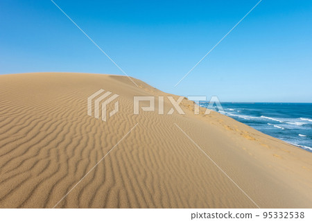 Fumon made of sandstorm (Tottori Sand Dunes) 95332538