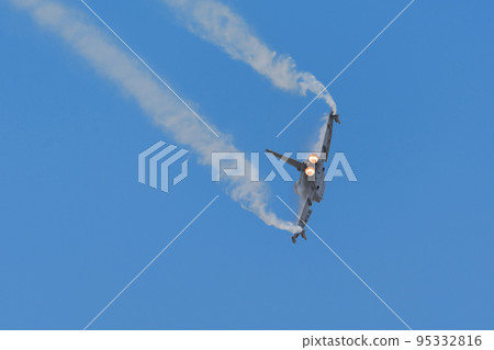 意大利空軍歐洲戰鬥機 EF-2000 盤旋 95332816