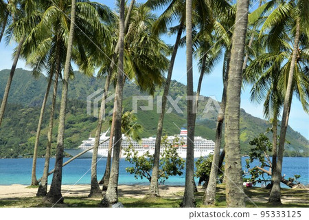 French Polynesia Moorea Island Scenery Cruise Ship 95333125