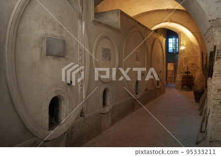 Ancient underground wine cellar Ancient underground wine cellar 95333211