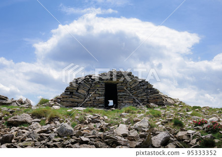 Ruins of italian old barracks near french Alps 95333352