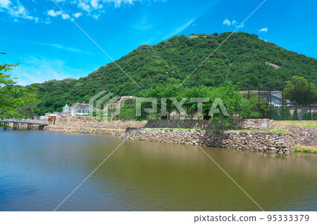 【日本百城名城】鳥取城的護城河、石牆、機寶重橋、中野禦門、神風閣和久松山鳥取縣鳥取市 95333379