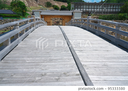 【日本100名城堡】鳥取縣鳥取市鳥取城重建Gihoju橋和Nakanogomon門 95333380