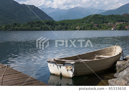 Rowing boat docked on the Avigliana Lake 95333638