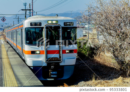 [Scenery of Kanagawa] Train on the Gotemba Line 95333801