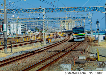 [Scenery of Kanagawa] Train on the Tokaido Line 95333805