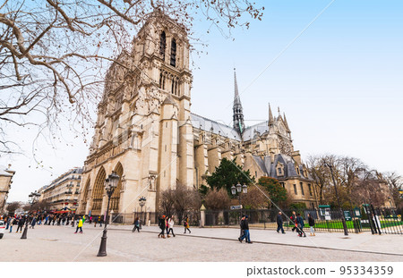 Notre Dame Cathedral *Photographed before the large-scale fire Partially soft focus 95334359