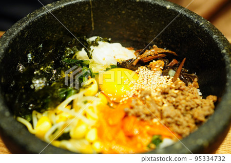 韓式石烤石鍋拌飯 韓式石烤石鍋拌飯 95334732