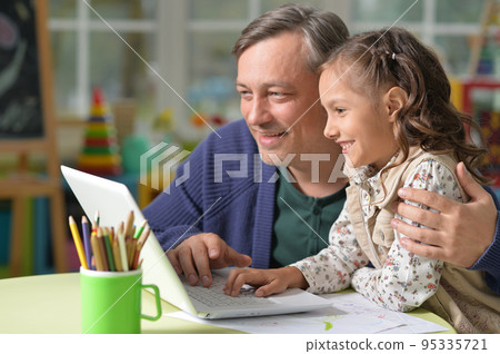 Portrait of father with daughter use laptop 95335721