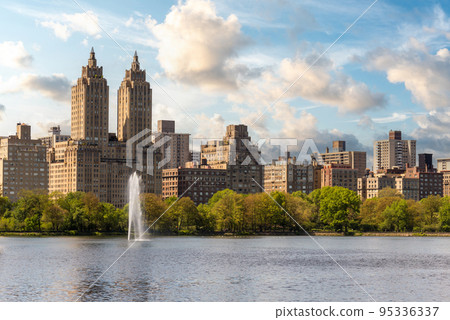 Eldorado building and reservoir with fountain in Central Park in midtown Manhattan in New York City 95336337