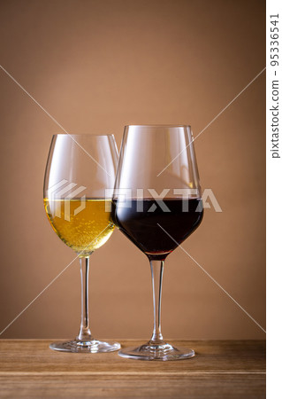 享受葡萄酒 95336541