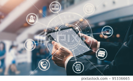 Omni channel technology of online retail business approach 95336665