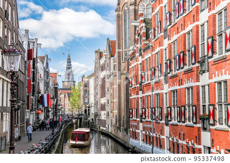 Traditional old buildings and houseboat on canal in Amsterdam, Netherlands Traditional old buildings and houseboat on canal in Amsterdam, Netherlands 95337498