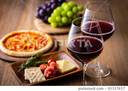 Red wine and Italian food Red wine and Italian food 95337657