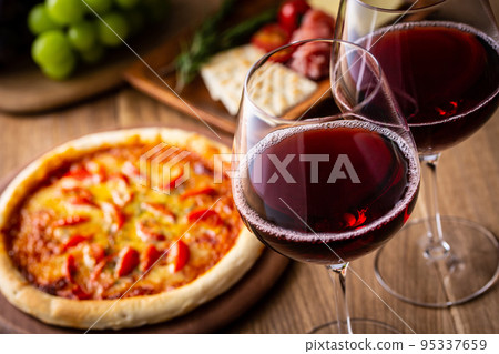 Red wine and Italian food 95337659
