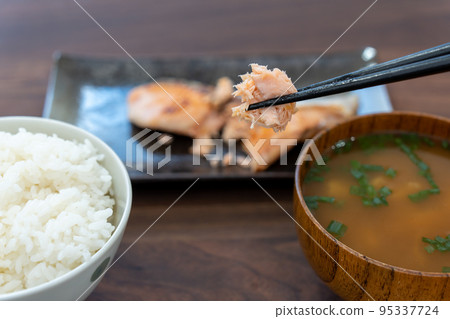 Salmon, rice and miso soup for breakfast 95337724