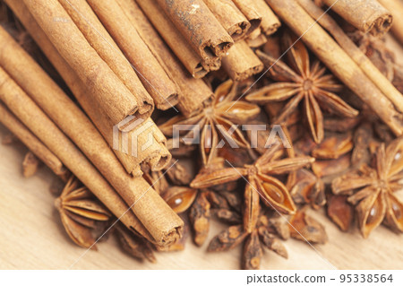 Cinnamon sticks and anise star Cinnamon sticks and anise star 95338564