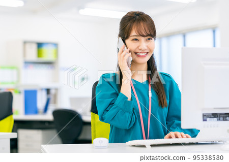 Young business woman calling in the office Young business woman calling in the office 95338580