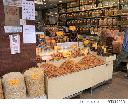 A store that sells dried scallops and salt-dried fish in the west of Des Voeux Road, Hong Kong. Some do not know what dish to use A store that sells dried scallops and salt-dried fish in the west of Des Voeux Road, Hong Kong. Some do not know what dish to use 95339623