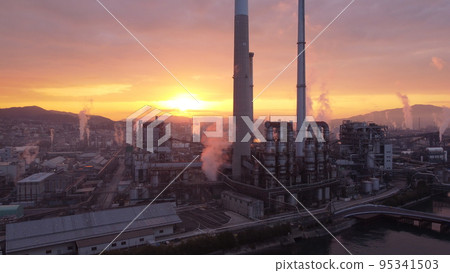 SDGs Global environment! Entotsu smoke, colored skies and clouds Environmental problems and factory pollutants SDGs Global environment! Entotsu smoke, colored skies and clouds Environmental problems and factory pollutants 95341503