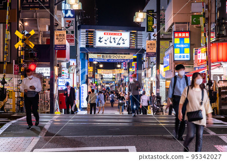 《Tokyo》Togoshi Ginza shopping street, around the time of returning home at night 《Tokyo》Togoshi Ginza shopping street, around the time of returning home at night 95342027