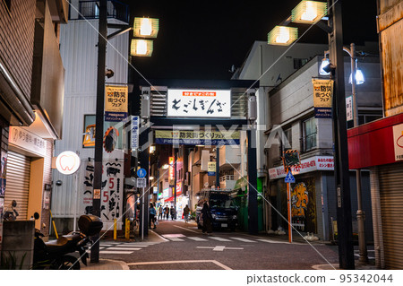 《東京》戶越銀座商店街,晚上回家的時候 《東京》戶越銀座商店街,晚上回家的時候 95342044