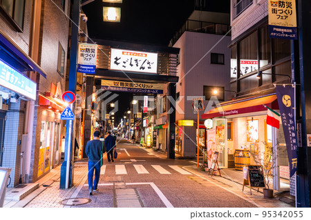 《東京》戶越銀座商店街,晚上回家的時候 《東京》戶越銀座商店街,晚上回家的時候 95342055