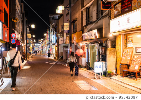 《東京》戶越銀座商店街,晚上回家的時候 《東京》戶越銀座商店街,晚上回家的時候 95342087