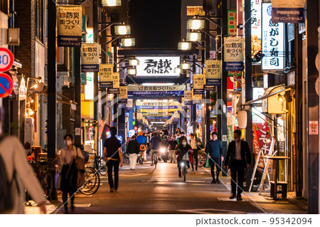 《Tokyo》Togoshi Ginza shopping street, around the time of returning home at night 95342094