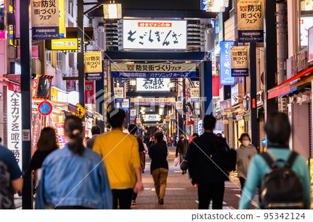 《Tokyo》Togoshi Ginza shopping street, around the time of returning home at night 《Tokyo》Togoshi Ginza shopping street, around the time of returning home at night 95342124