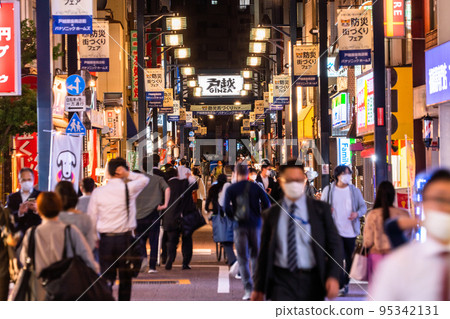 《東京》戶越銀座商店街,晚上回家的時候 《東京》戶越銀座商店街,晚上回家的時候 95342131