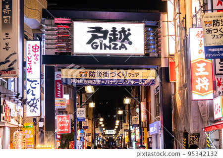 《東京》戶越銀座商店街，晚上回家的時候 95342132