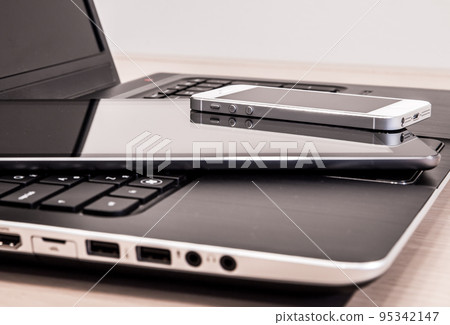 Electronic devices 95342147