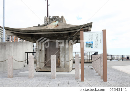 Akashi Port Old Lighthouse Restoration Work Completed (Old Lantern Akashi City, Hyogo Prefecture) 95343141