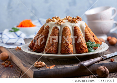 Carrot cake with walnuts. Carrot cake with walnuts. 95344001