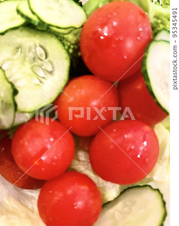 Delicious cherry tomatoes Delicious cherry tomatoes 95345491