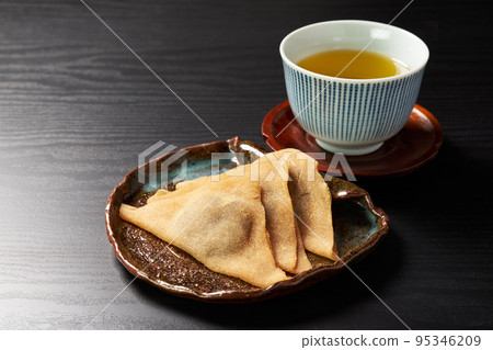 未烘烤的八橋圖像 95346209
