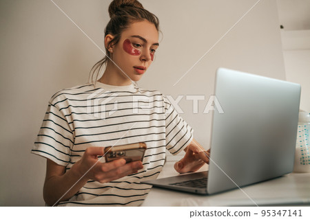 Female freelancer working on her portable computer 95347141