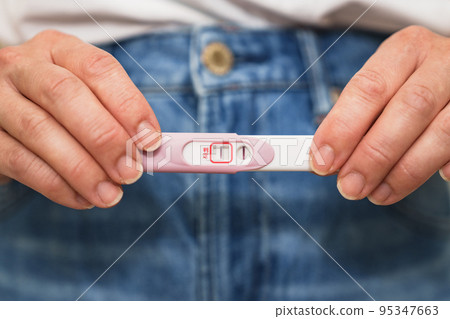 Confirming pregnancy with a positive pregnancy test [ image of fertility treatment ] 95347663